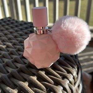 Ariana Grande perfume.
